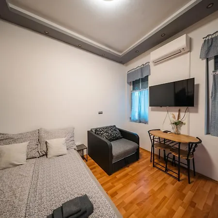 Szechenyi Aparman *