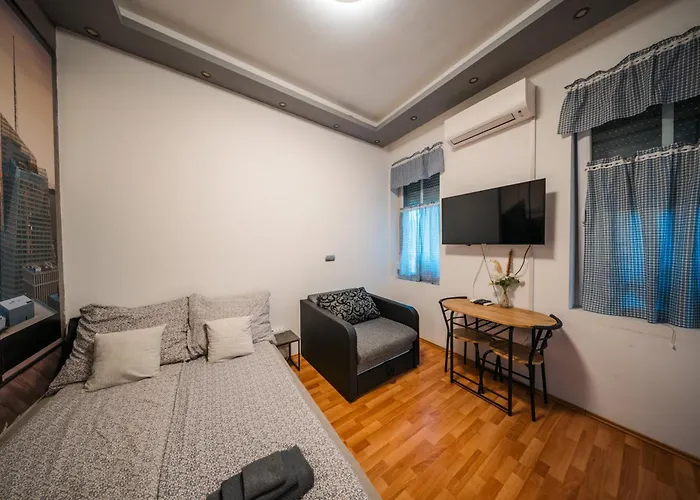 Szechenyi Aparman *
